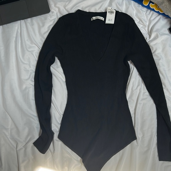 NWT Abercrombie Black V-Neck Sweater Bodysuit - Picture 2 of 3